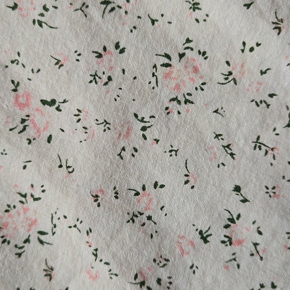 Refashioned Puffed Sleeve Ditsy Floral Top (M/L) - Picture 11 of 11